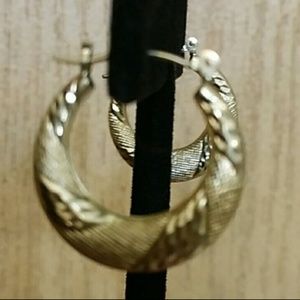 Solid 14k diamond cut & textured hoops!
